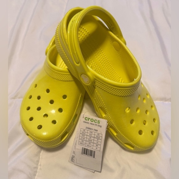 CROCS Shoes - ADULTS' CROCS CLASSIC NEON
HIGHLIGHTER CLOG